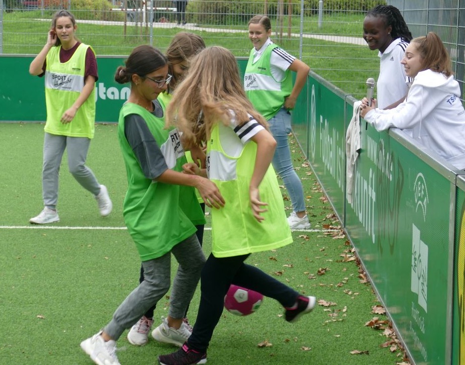Eine Brücke Zwischen Verein Und Schule